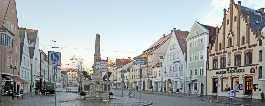 We dropped into Germany for a quick coffee on the way back. This is the main square in Freising.
